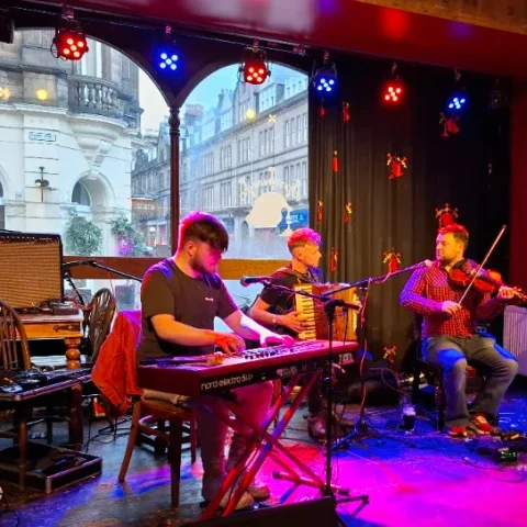 Livemuziek in een café