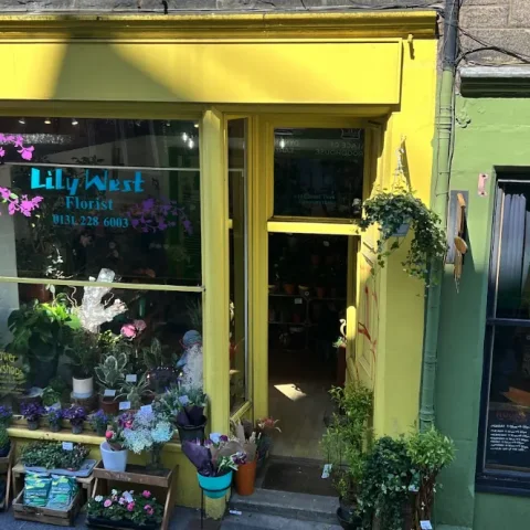 Geel bloemenwinkeltje in Edinburgh