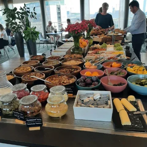 Ontbijtbuffet aan boord van de ferry