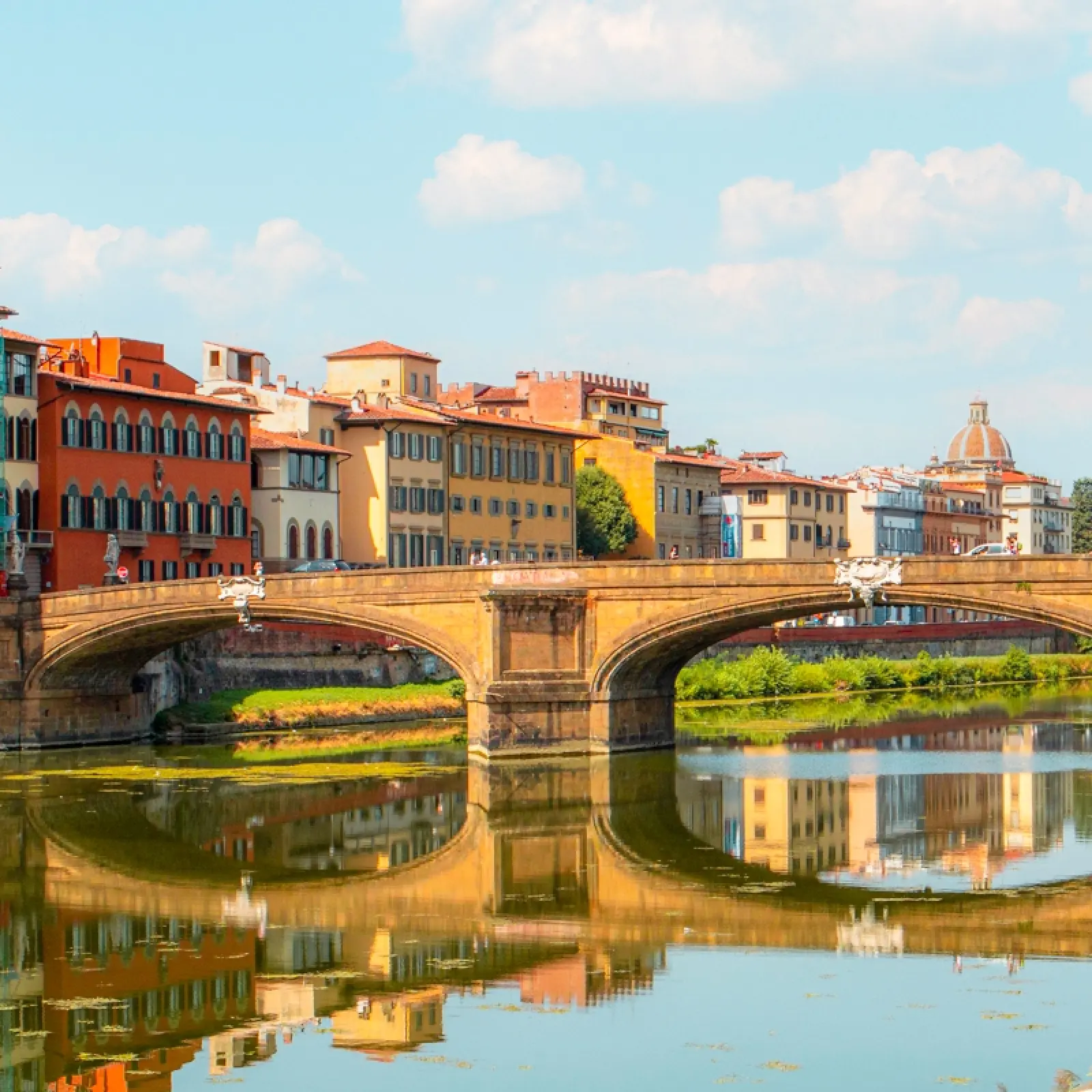 De Ponte Vecchio over de Arno in Florence